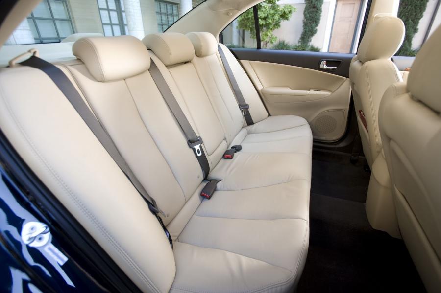  Hyundai Sonata 2009 года  (фото 23 из 40)